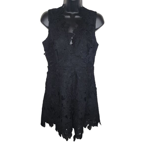 Xtaren black deep-v floral lace shorts romper size Small - Picture 2 of 9